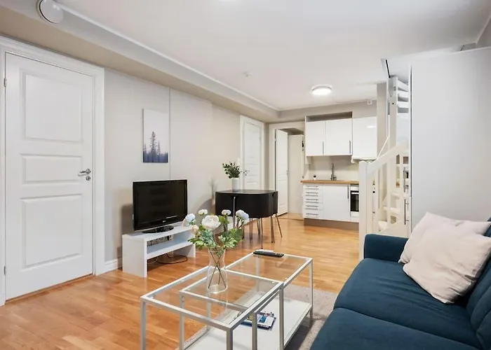 New! Modern Apt: W/ Private Entrence