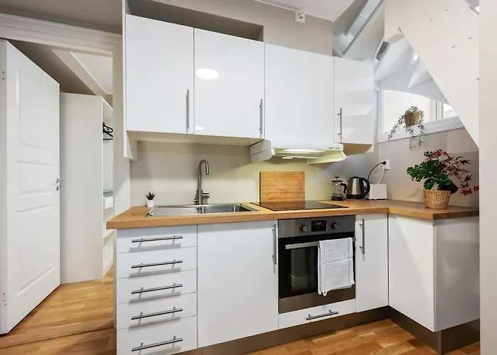 New! Modern Apt: W/ Private Entrence Bergen