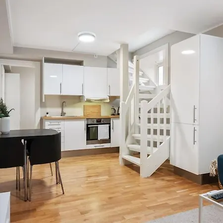 New! Modern Apt: W/ Private Entrence * Bergen