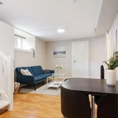 New! Modern Apt: W/ Private Entrence * Bergen