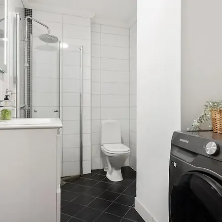New! Modern Apt: W/ Private Entrence Apartment Bergen