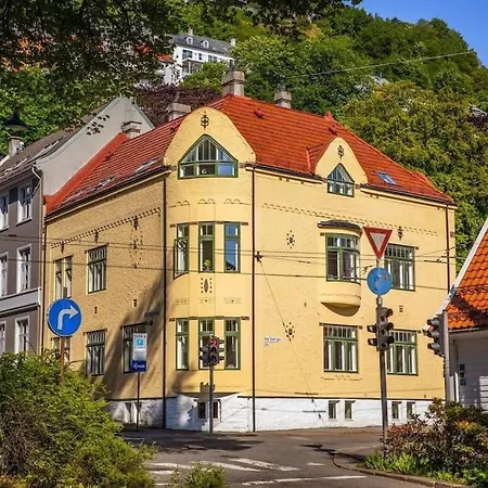 Appartement New! Modern Apt: W/ Private Entrence *