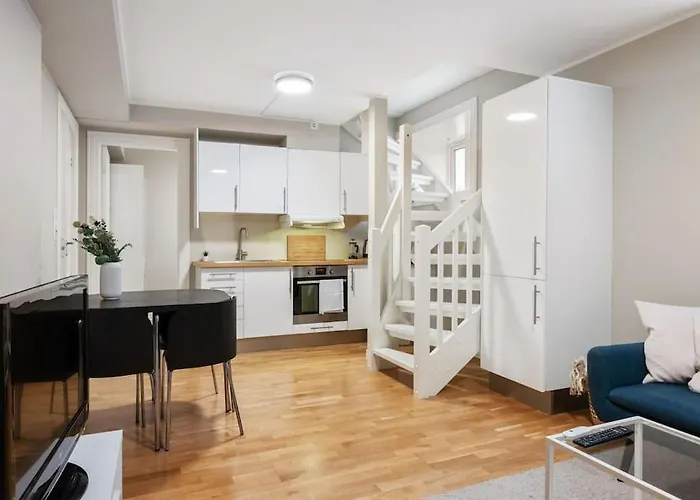 New! Modern Apt: W/ Private Entrence * Bergen