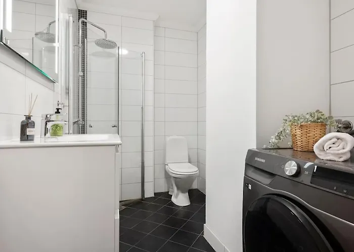 New! Modern Apt: W/ Private Entrence Apartament Bergen